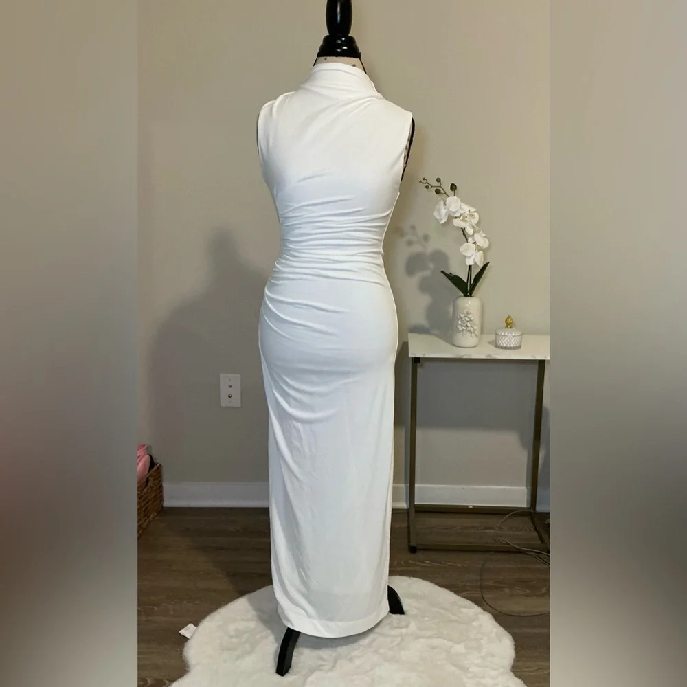 Zara Elegant White Sleeveless maxi Dress - Picture 1 of 8